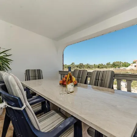 Family Blue Sky Ae1440 Apartman Vir